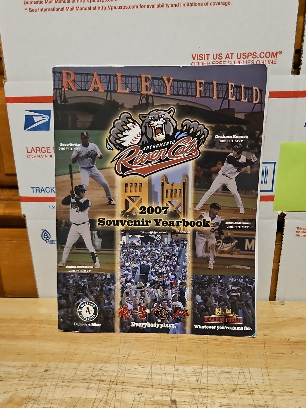 Sacramento River Cats 2007 Souvenir Yearbook with 3 qty autographs